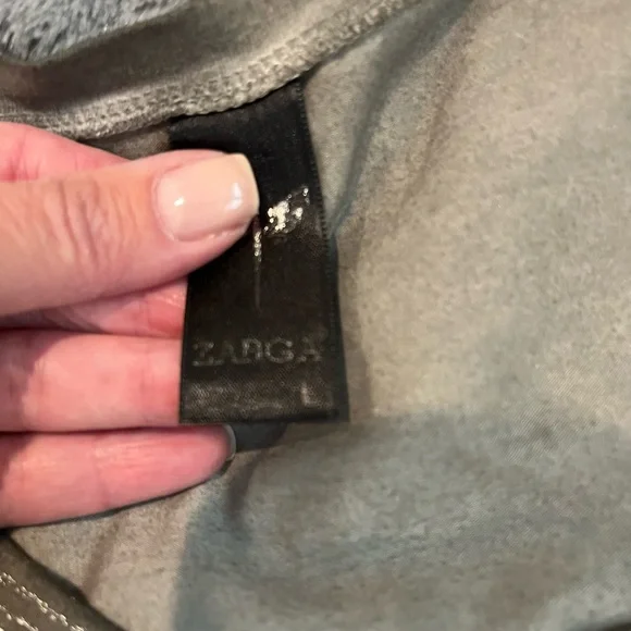 Stylish Gray Cold Shoulder Embellished Sleeve Top Size Large - Picture 9 of 12